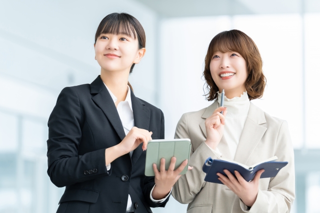 先輩社員に同行し適宜ロープレで練習